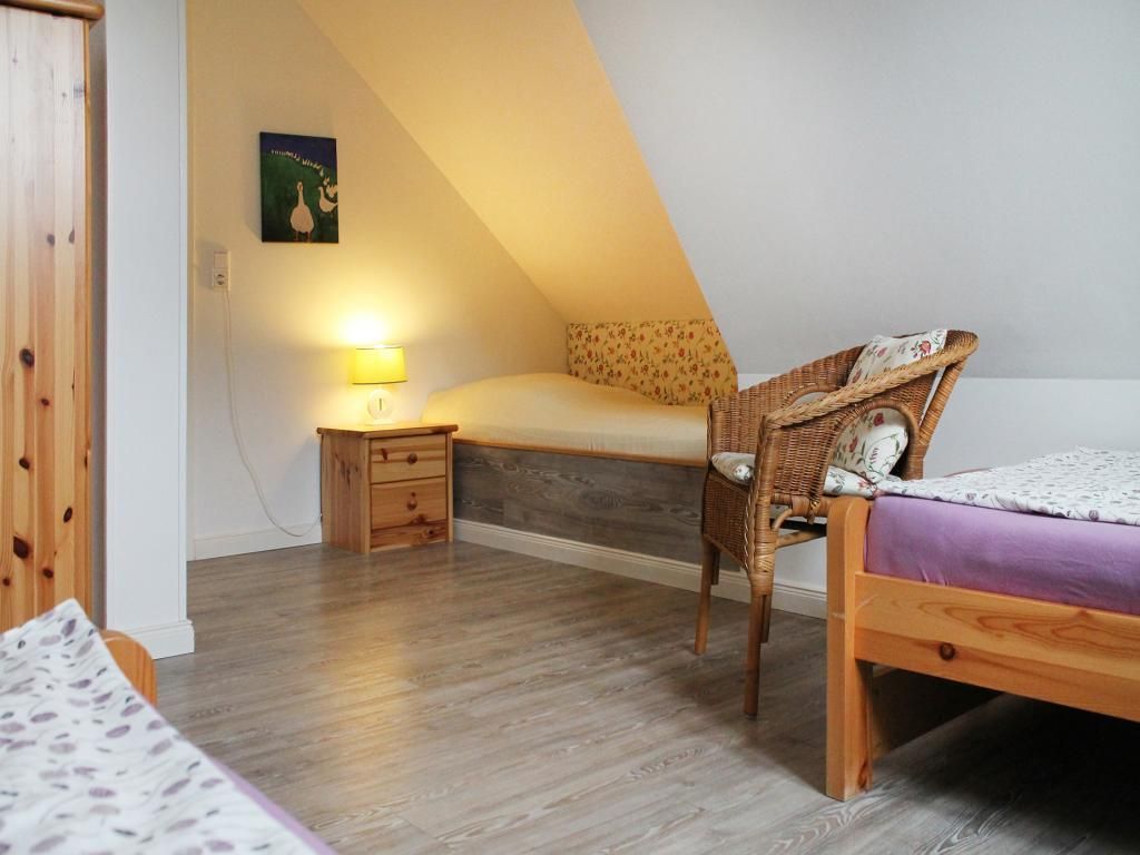 Reethaus 16b - Blick in das Schlafzimmer im Spitzboden