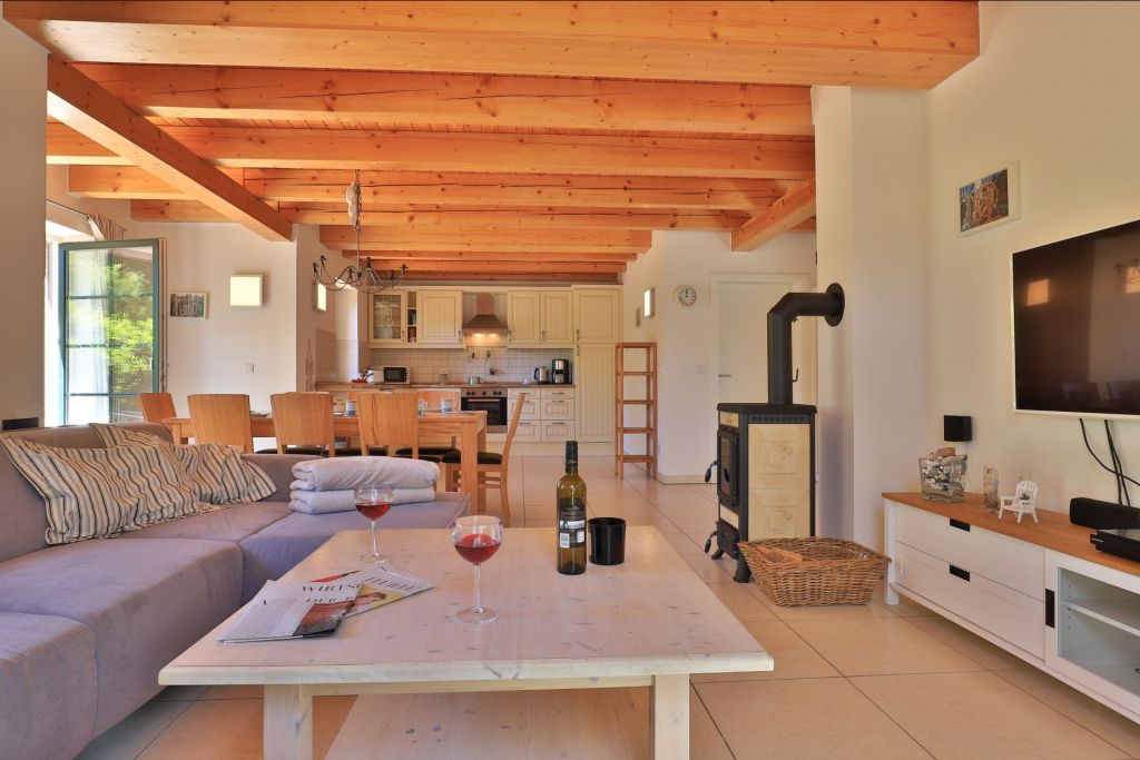 Wellenreiter Ferienhaus - Blick auf den offenen Wohn-/ Essbereich