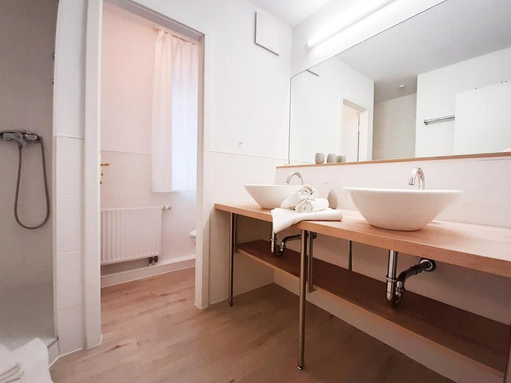 Papillon Wohnung 6-5- Blick in das moderne Duschbad