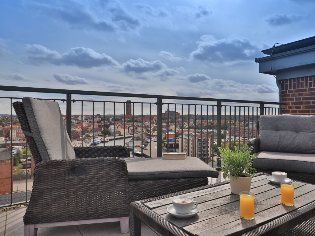 Ohlerich Speicher App. 48 - Blick auf die Terrasse und die Altstadt