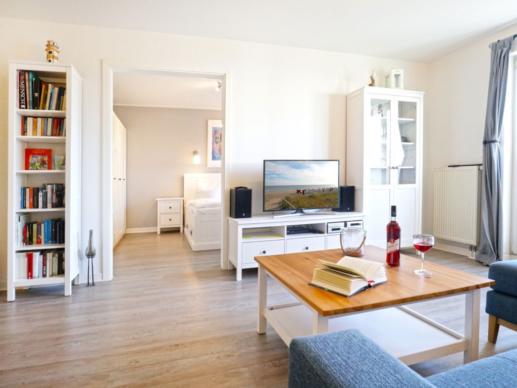 Seeschwalbe Whg. 10 - Blick auf den TV und in das Schlafzimmer
