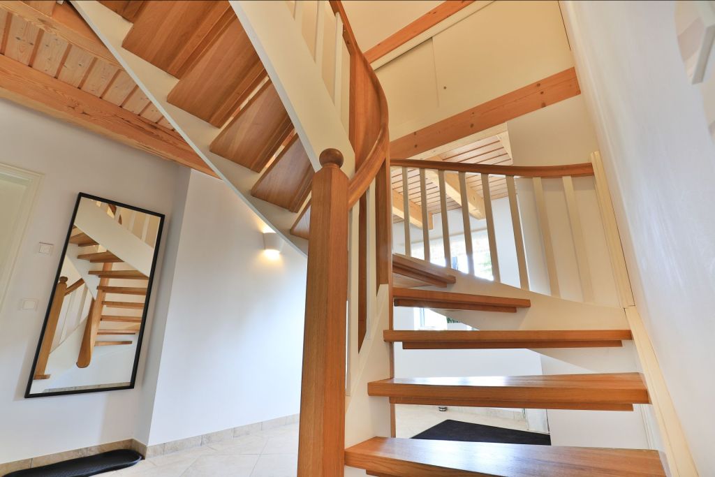 Smutje, Ferienhaus - Blick in den Flur und auf die Treppe ins OG