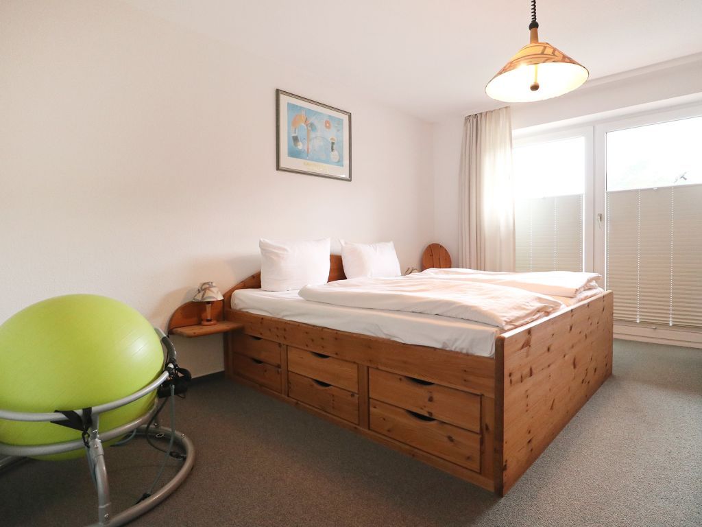Mariannenweg Whg.6- Schlafbereich mit gemütlichem Doppelbett