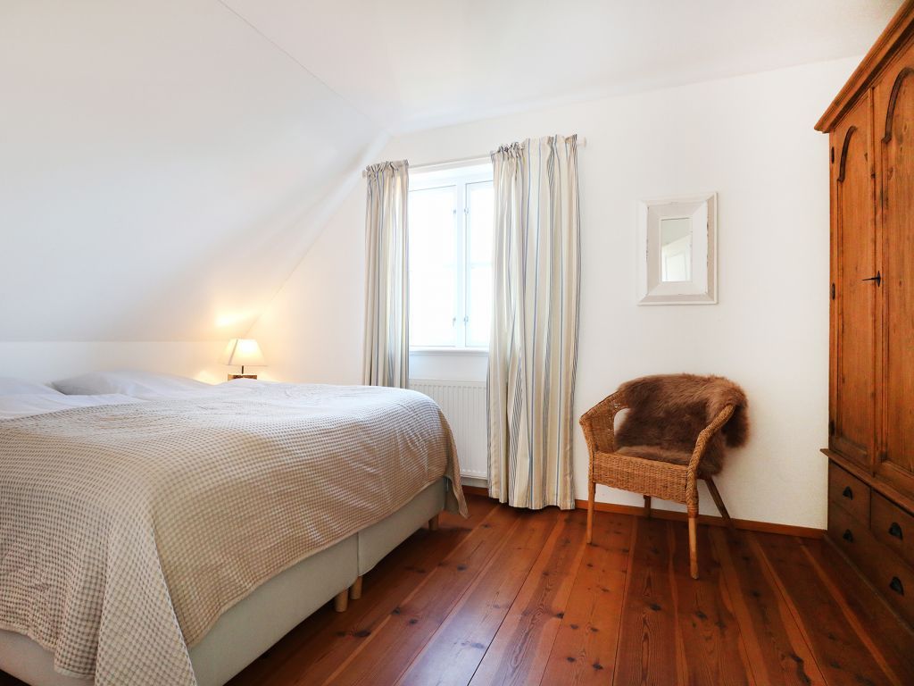 Rotes Haus - Blick in das Schlafzimmer im OG rechts