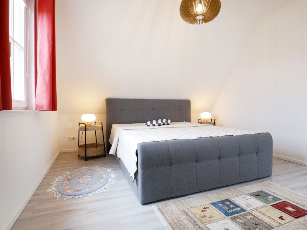 Maria Ferienhaus - Blick in das große Schlafzimmer im OG