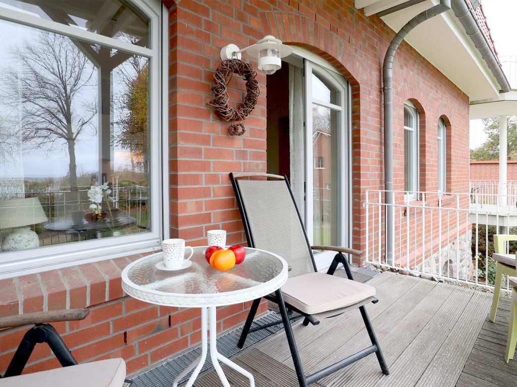Villa Seegarten App.03- möblierter Balkon mit Ostseeblick