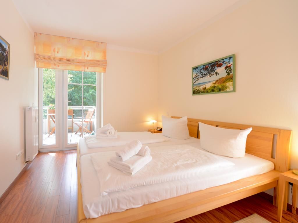 Niklot Whg.05 - Blick in das Schlafzimmer mit großem Doppelbett
