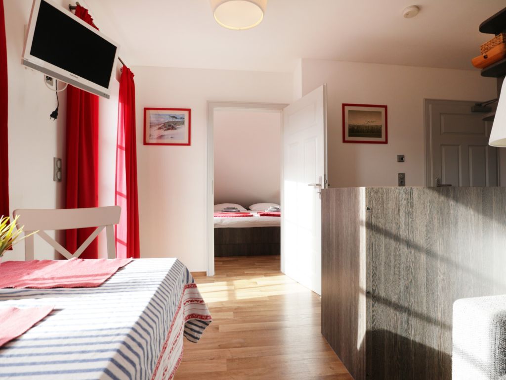 Hühnergott - Blick vom Wohn-/ Essbereich in das Schlafzimmer