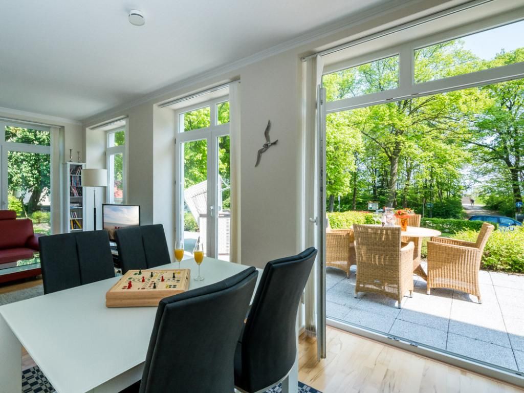 Am Dünenweg Uns Hüsung Whg. 3 - Blick auf den Essbereich und auf die Terrasse
