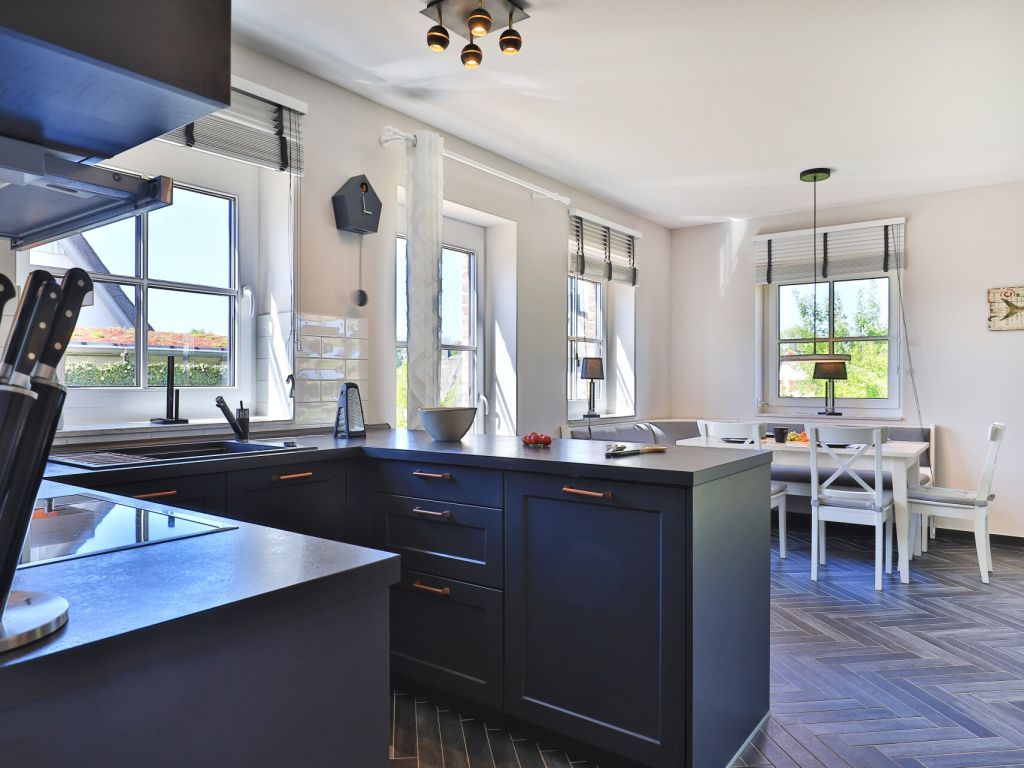 Jolle Ferienhaus - Blick auf die offene Küche