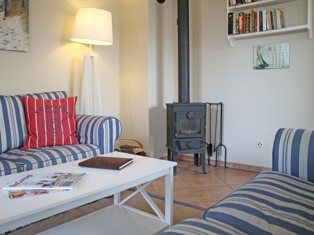 Whg. Lübeck - Blick vom Sofa auf den Kaminofen
